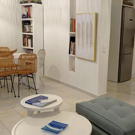 Lydia's Charming House In *