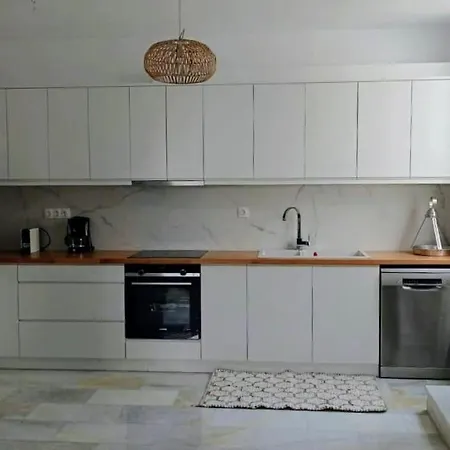 Lydia's Charming House In *