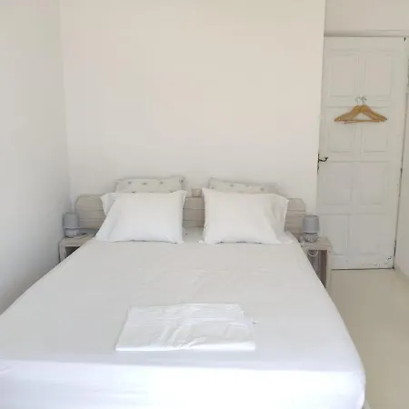 Lydia's Charming House In בית נופש נאוסה