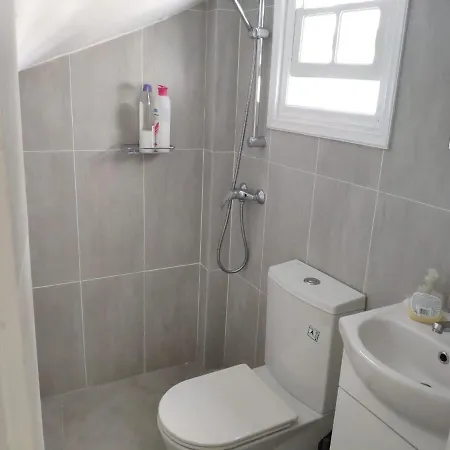 בית נופש Lydia's Charming House In נאוסה