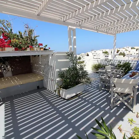 Lydia's Charming House In נאוסה